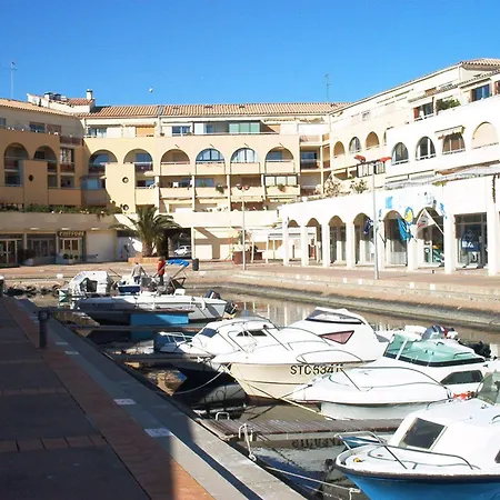 Terrasse de 30m², 2 pièces à Sète - FR-1-472-203 *